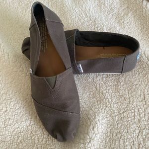 Barely worn Toms canvas flats
